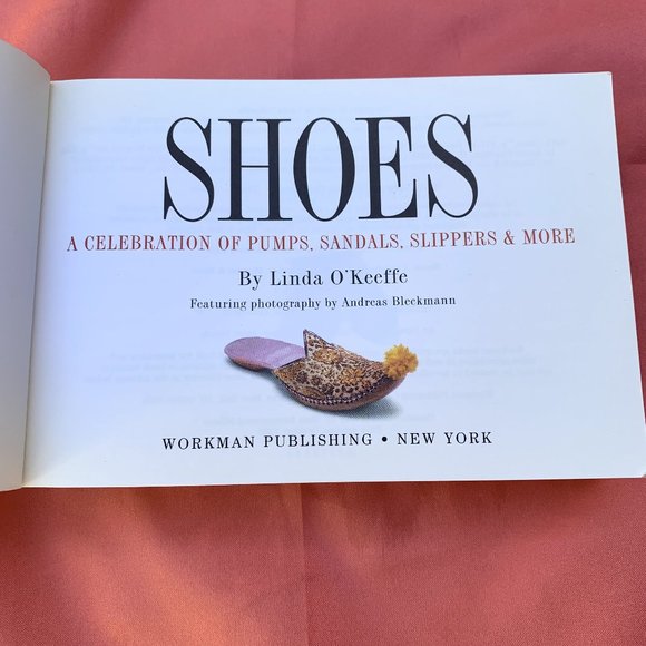 Book on Shoes by Linda O'Keeffe 500 pages History - Picture 3 of 8
